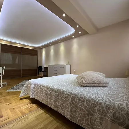 2 Bedroom Luxury In The Supercenter *